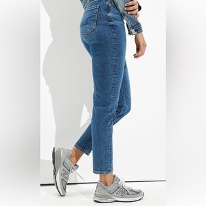 American Eagle stretch mom jean